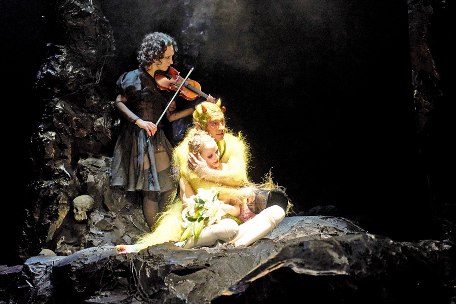 Alyona Pynzenyk, Marie-Luise Stockinger, Tilman Tuppy © Tommy Hetzel