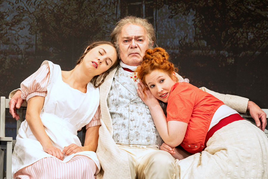 Katharina Krause, Hans-Jürgen Bertram, Lisa-Carolin Nemec © Bettina Frenzel