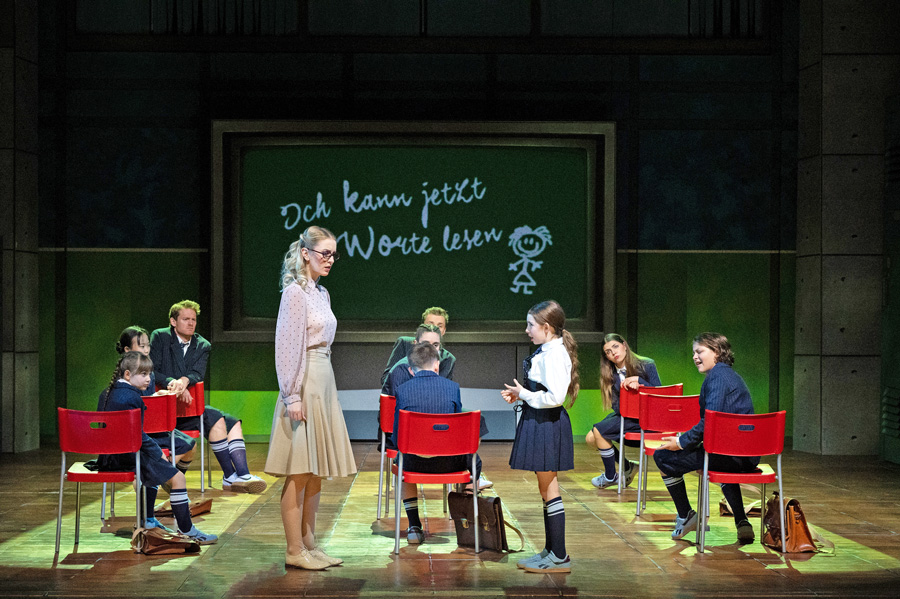 Anna Rosa Döller, Liv Perman, Ensemble Kinder © Lalo Jodlbauer/Bühne Baden