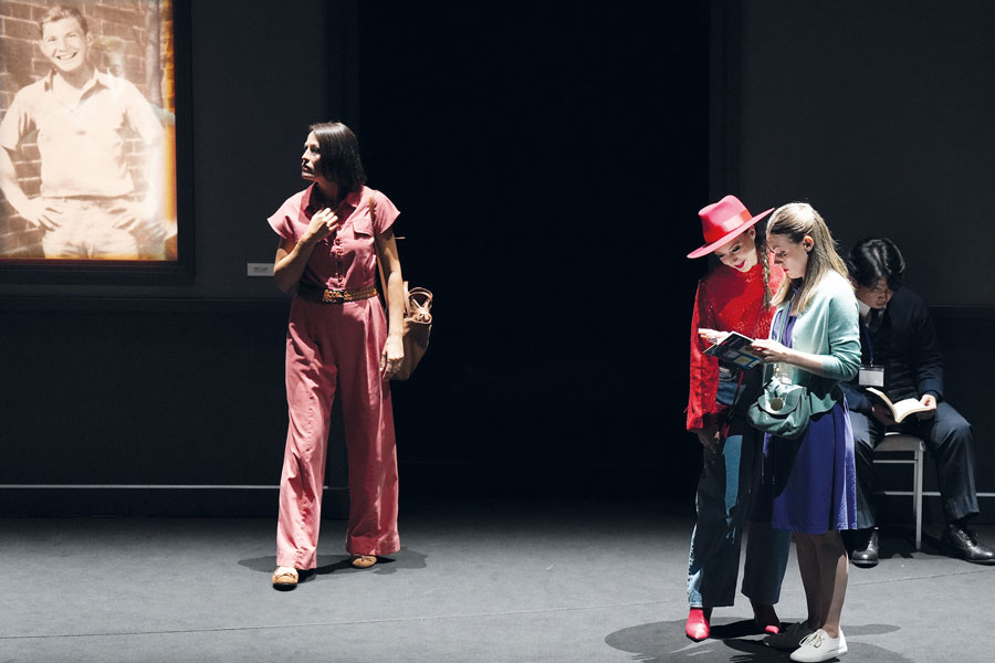  Nadja Stefanoff (Gladys), Holly Flack (Pauline), Caroline Wettergreen (Ivy) © Karl Forster