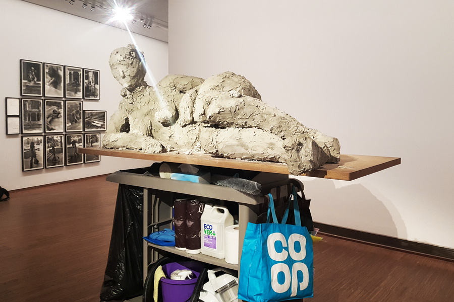 Care Matters, Ausstellungsansicht, vorne: Recicling Female #6 