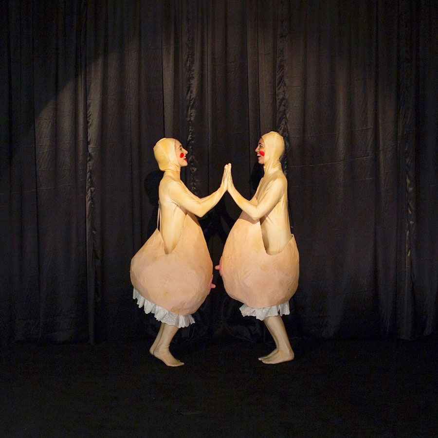 Trulee Hall, The Boob Dance [Der Titten-Tanz], 2018, Videostill, Courtesy die Künstlerin
