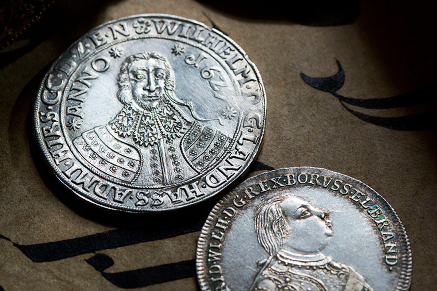 Kopf & Kragen, Ausstellungsansicht © KHM-Museumsverband, Foto Tom Ritter