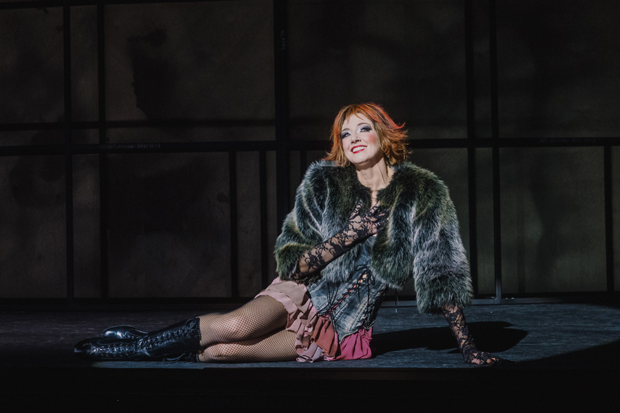  Bettina Mönch (Roxie) © Marco Sommer/Volksoper Wien 