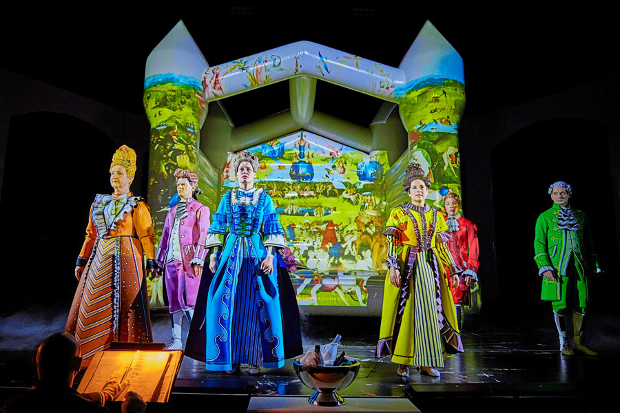 Villa Orlofsky, Ensemble © Marcel Urlaub / Volkstheater