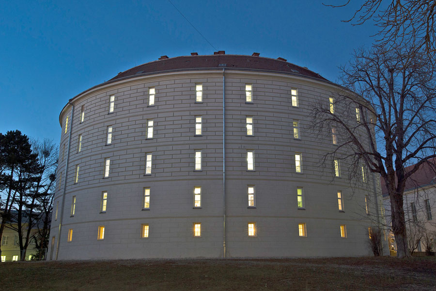  Narrenturm bei Nacht © NHM Wien, Kurt Kracher