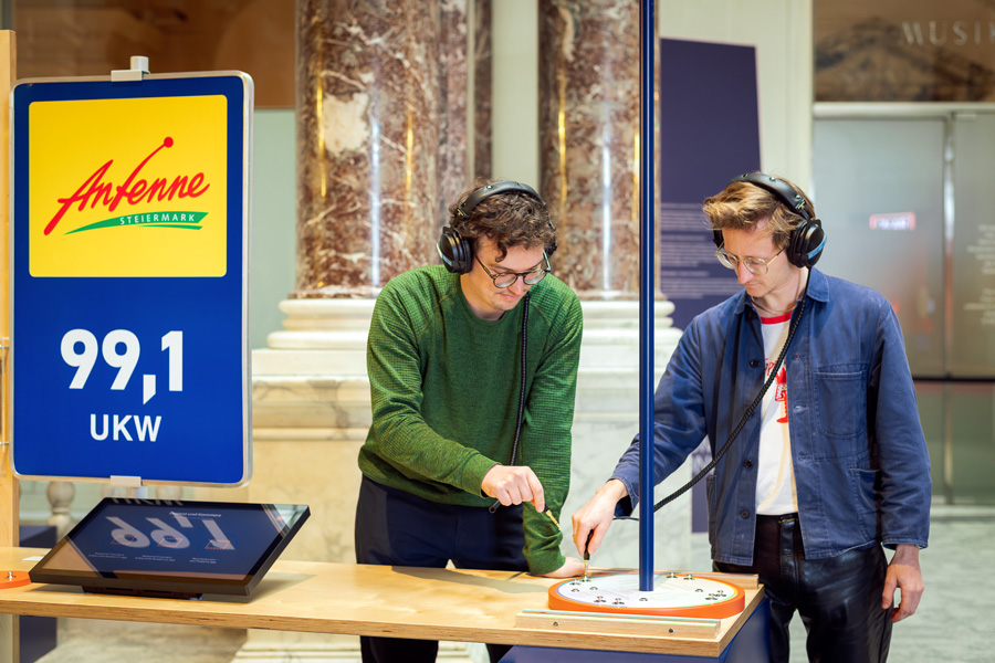 Ausstellungsansicht Es funkt! © Klaus Pichler/hdgö