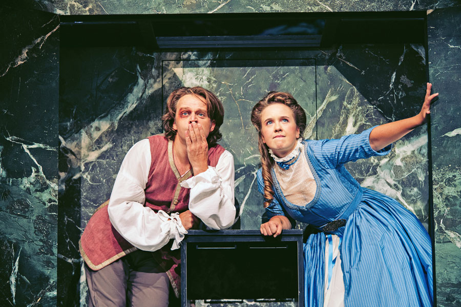 Johanna Martini (Susanne), Claudius von Stolzmann (Figaro) © Philine Hofmann Johanna Martini (Susanne), Claudius von Stolzmann (Figaro) © Philine Hofmann