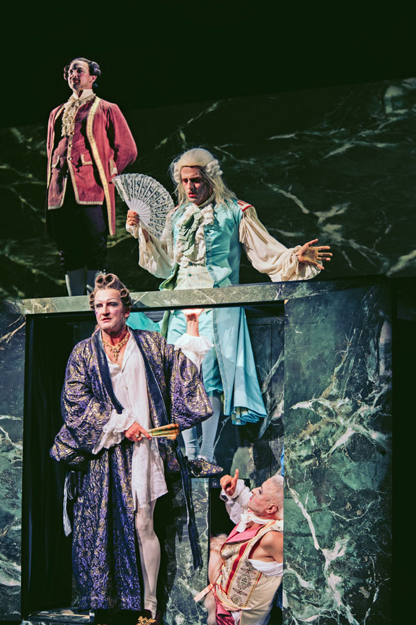 Oliver Rosskopf (Diener), Dominik Oley (Bazillus), Raphael von Bargen (Graf Almaviva) Oliver Rosskopf (Diener), Dominik Oley (Bazillus), Raphael von Bargen (Graf Almaviva)