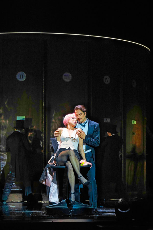  Annette Dasch (Sylva Varescu), Alexandre Beuchat (Edwin Ronald) - © Monika Rittershaus / Volksoper 