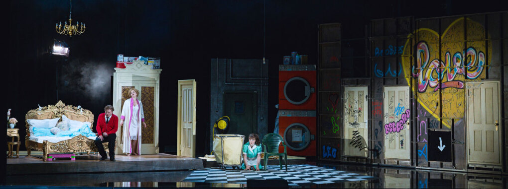 Daniel Schmutzhard, Matilda Sterby, Lauren Urquhart © Marco Sommer / Volksoper Wien 