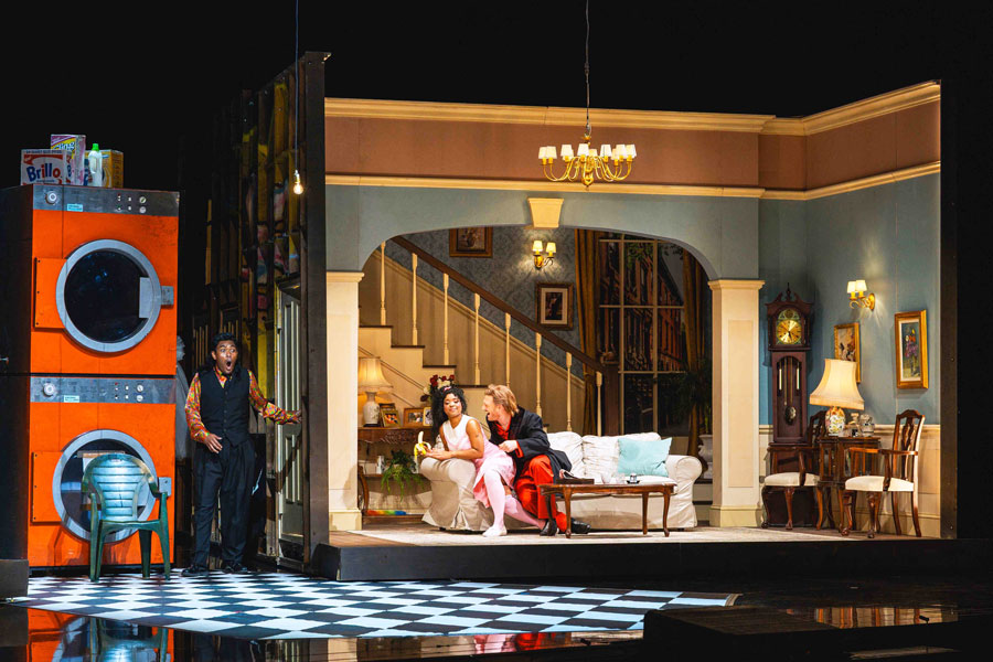 Michael Arivony, Jaye Simmons, Daniel Schmutzhard © Marco Sommer / Volksoper Wien 