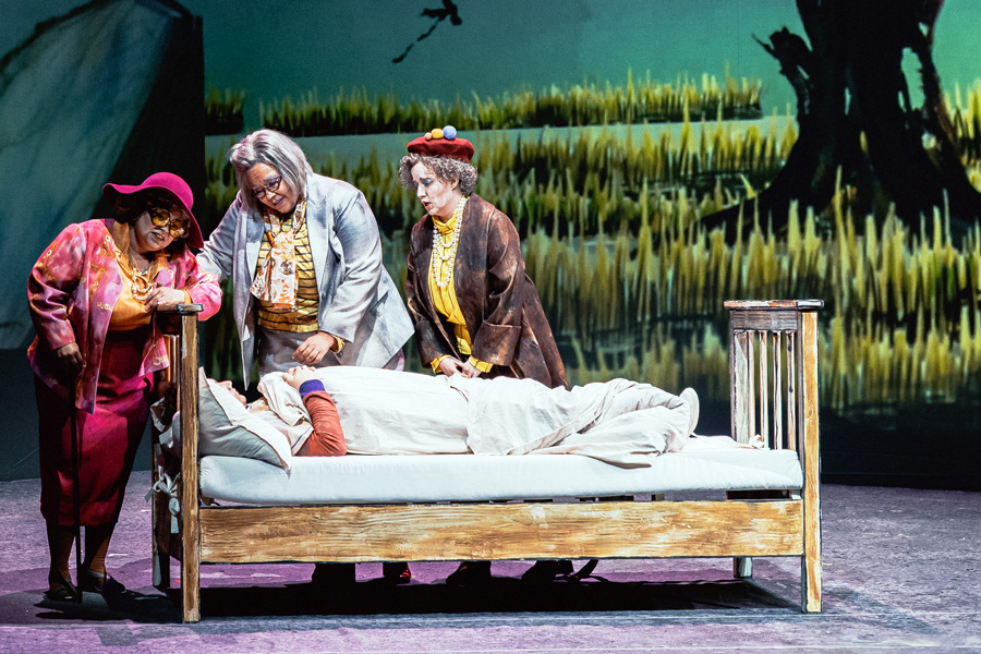  Jasmin White (Dritte Dame), Katia Ledoux (Zweite Dame), Hedwig Ritter (Erste Dame), David Kerber 