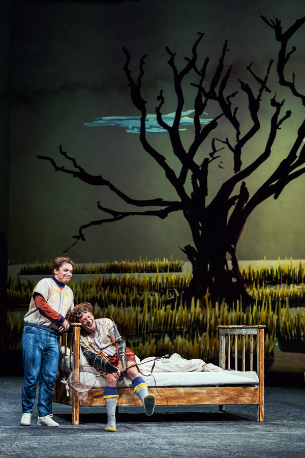  David Kerber (Tamino), Daniel Schmutzhard (Papageno) - © Marco Sommer/Volksoper Wien 