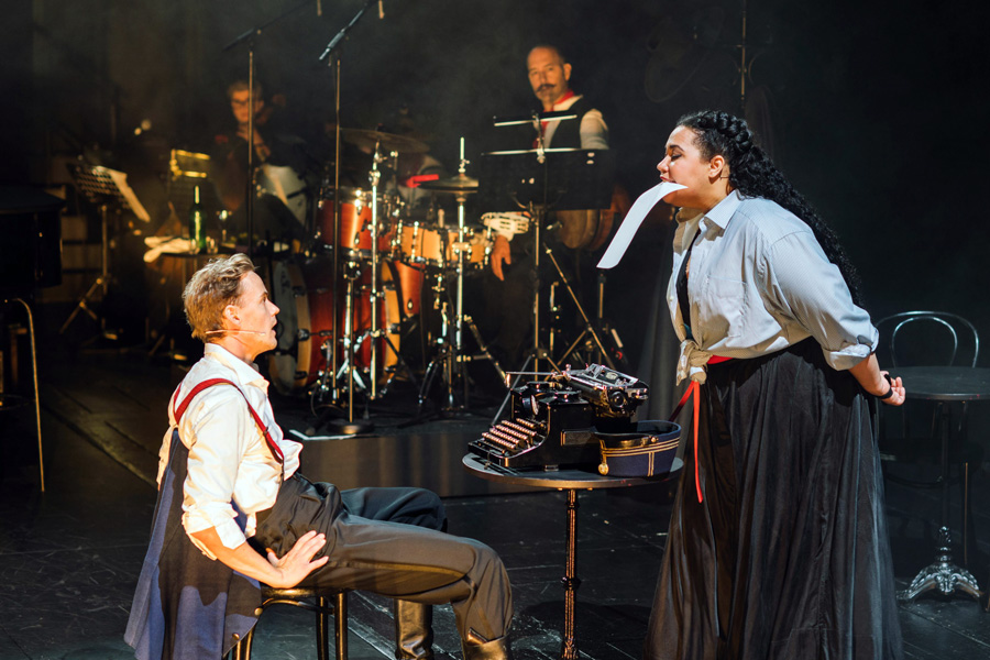 Anton Zetterholm (Don José), Katia Ledoux (Carmen) © Jenni Koller/Volksoper Wien