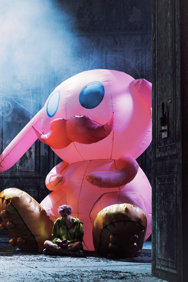 Oliver Liebl (Aschenbrödel), Maskottchen des FC Wien © Marco Sommer/Volksoper Wien