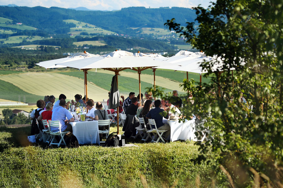 Einzigartiges Ambiente im Birnengarten der Mostelleria in Öhling