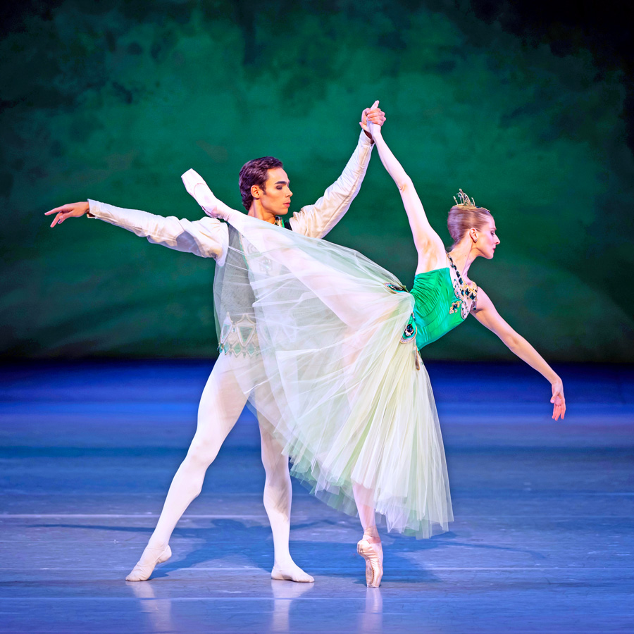 Emeralds, Olga Esina, Victor Caixeta © Ashley Taylor
