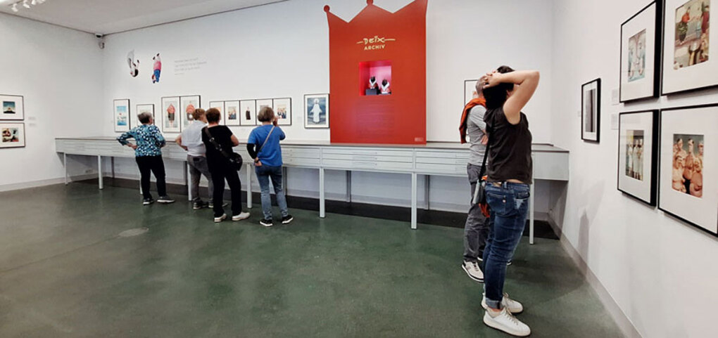 I Love Deix“ (bis 2. Februar 2025), Ausstellungsansicht