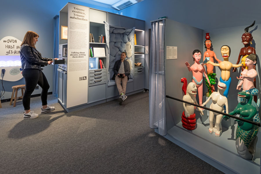 TRÄUME… TRÄUMEN, Ausstellungsansicht © Klaus Pichler