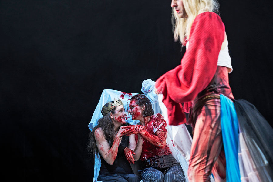 Katharina Lorenz, Lilith Häßle, Michael Wächter © Tommy Hetzel