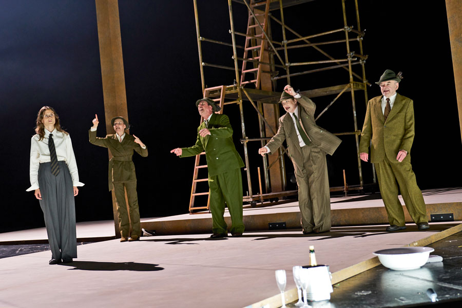 Die letzten Tage der Menschheit, Ensemble © Tommy Hetzel