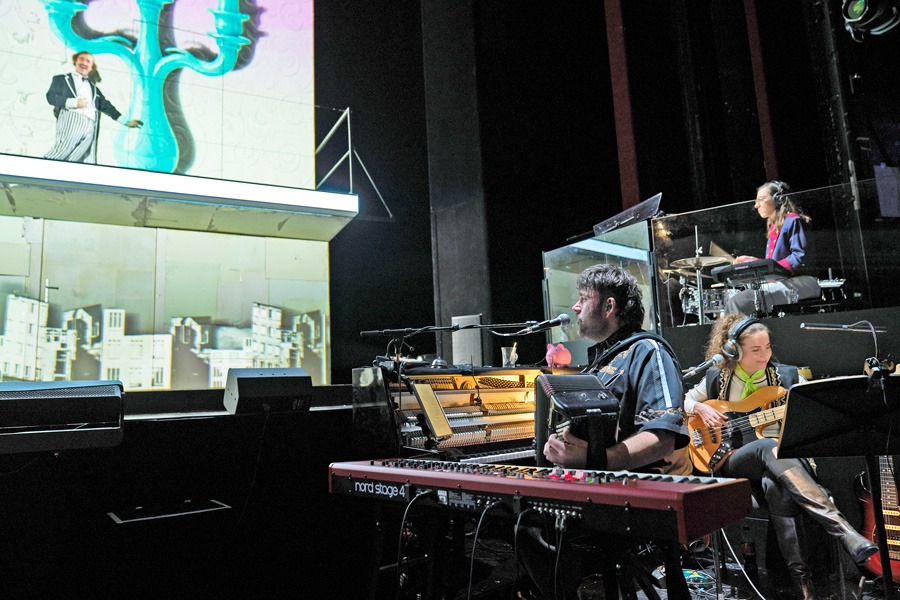 Live-Band unter Alexander Xidi Christof © Tommy Hetzel