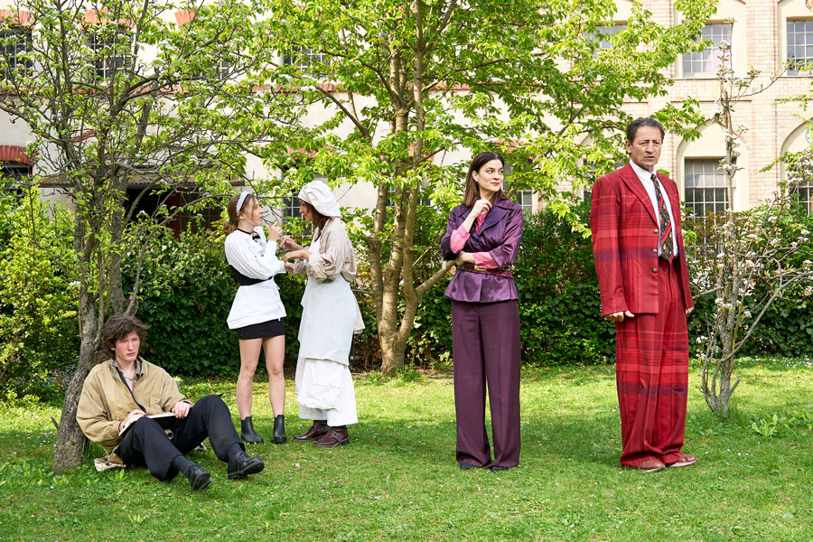 Der Alpenkönig und der Menschenfeind, Ensemble im Freien © Jakob Stickler