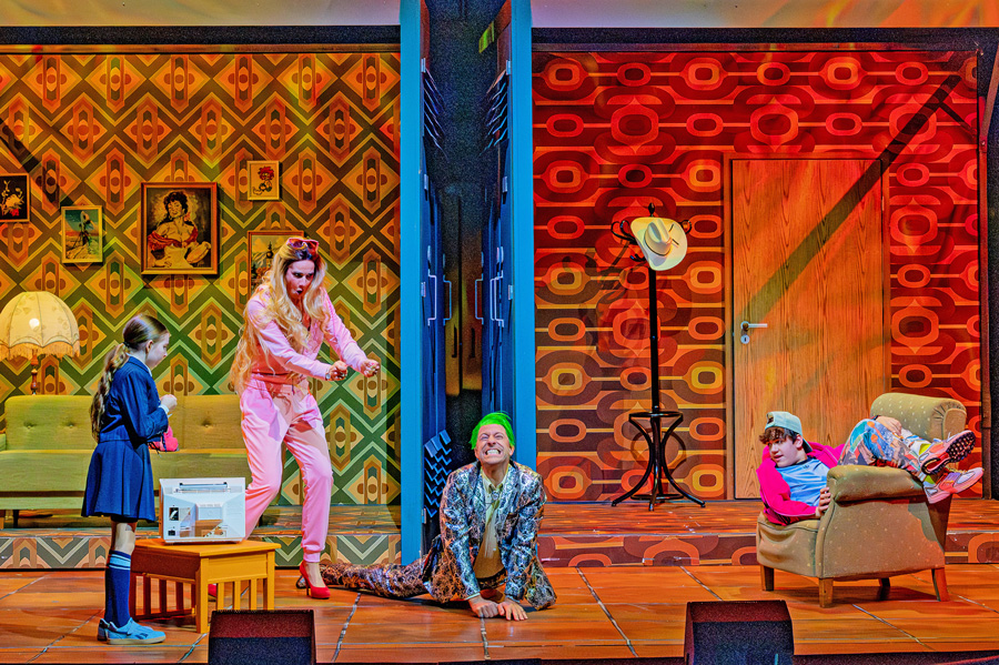 Liv Perman, Ann Mandrella, Boris Pfeifer, Konstantin Pichler © Lalo Jodlbauer/Bühne Ba Liv Perman, Ann Mandrella, Boris Pfeifer, Konstantin Pichler © Lalo Jodlbauer/Bühne Ba