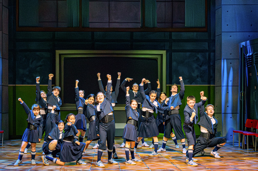 Ensemble Kinder © Lalo Jodlbauer/Bühne Baden Ensemble Kinder © Lalo Jodlbauer/Bühne Baden