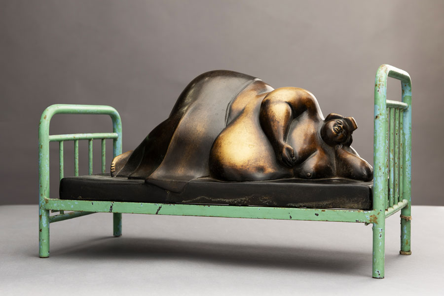Erna Frank: Liegende im Bett, 1988, © Bildrecht, Wien 2025, Foto: Maximilian Hochstätter