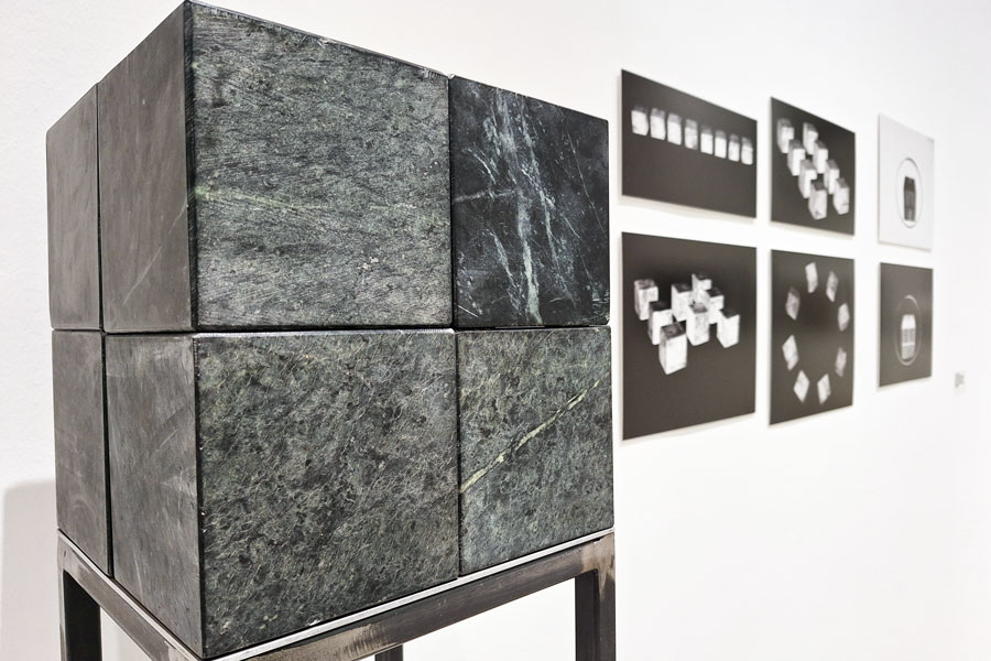 Heliane Wiesauer-Reiterer, Teilung eines Würfels (2011) Heliane Wiesauer-Reiterer, Teilung eines Würfels (2011)