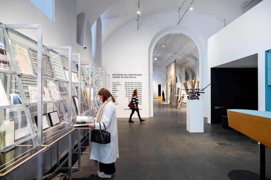 Ausstellungsansicht „THE MATERIAL SHOW“, MQ Freiraum, 2026 © MuseumsQuartier Wien, Foto: Simon Veres Ausstellungsansicht „THE MATERIAL SHOW“, MQ Freiraum, 2026 © MuseumsQuartier Wien, Foto: Simon Veres