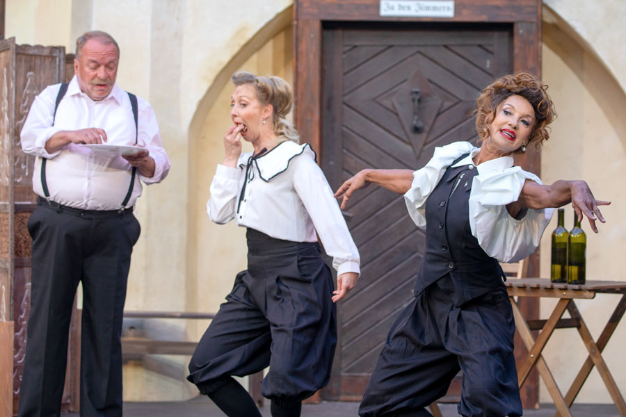 Reinhard Nowak, Daniela Lehner, Leila Strahl © Robert Peres