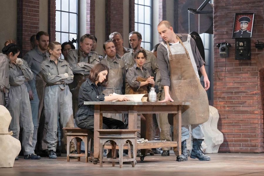 Asmik Grigorian (Norma), Tareq Nazmi (Oroveso), Arnold Schoenberg Chor  © Monika Rittershaus