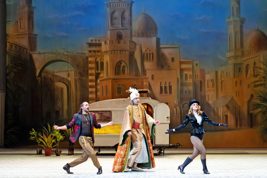 Joselu López (Babilón), David Alegret (Abedul), Sofía Esparza (Nitetis) © Monika Rittershaus Joselu López (Babilón), David Alegret (Abedul), Sofía Esparza (Nitetis) © Monika Rittershaus