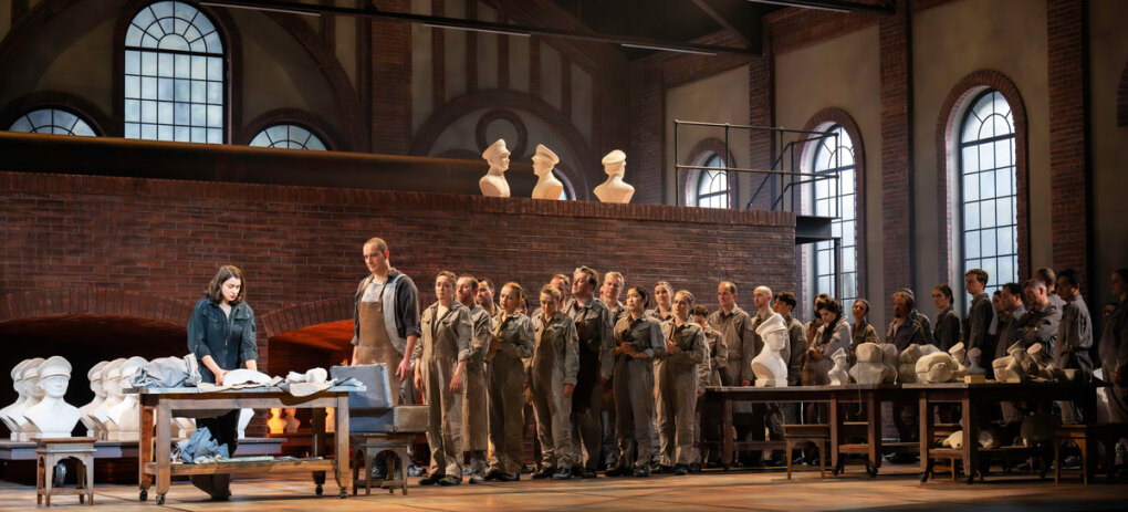 Asmik Grigorian (Norma), Tareq Nazmi (Oroveso), Arnold Schoenberg Chor  © Monika Rittershaus