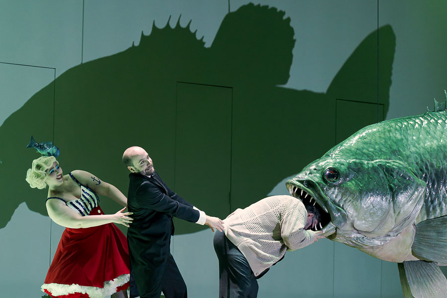  Evgeny Akimov (Don Jerome), Valentino Blasina (Lopez), Tänzerin © Werner Kmetitsch