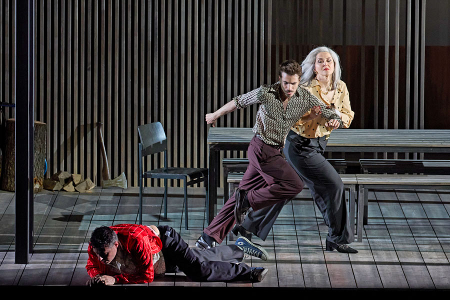 Raffaele Pe (Hamlet), Maayan Licht (Laertes), Ana Maria Labin (Gertrude) ©  Herwig Prammer