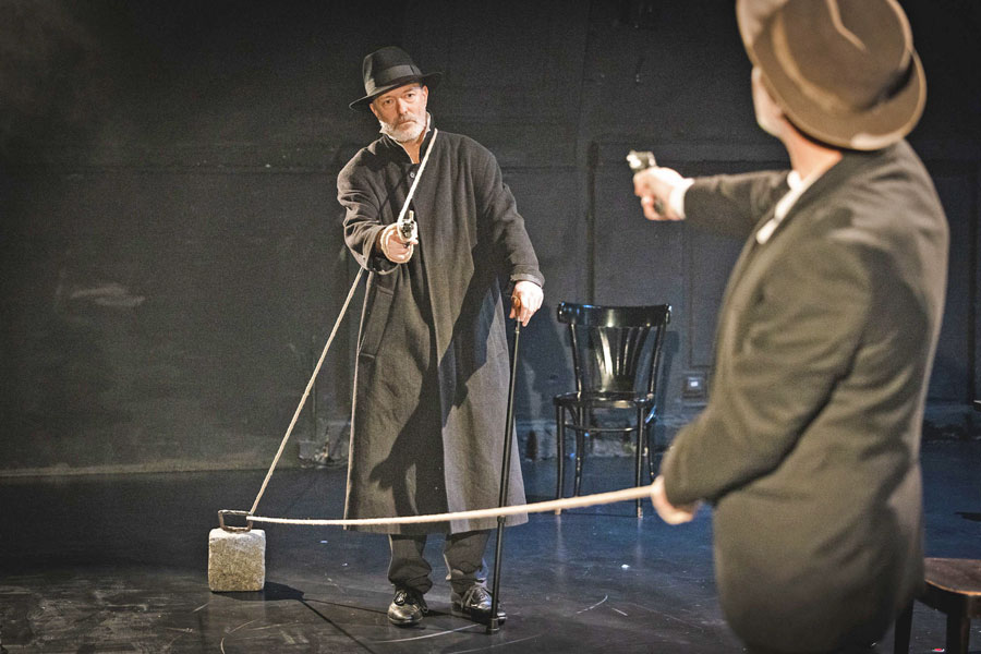 Jens Claßen (Prof. Serebrajków), Georg Schubert (Onkel Wanja) © Anna Stöcher