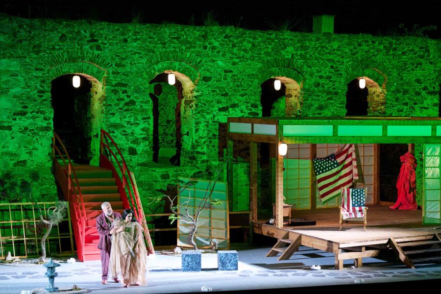 Paolo Rumetz (Konsul Sharpless), Kristiane Kaiser (Madama Butterfly) © Michael Pöhn