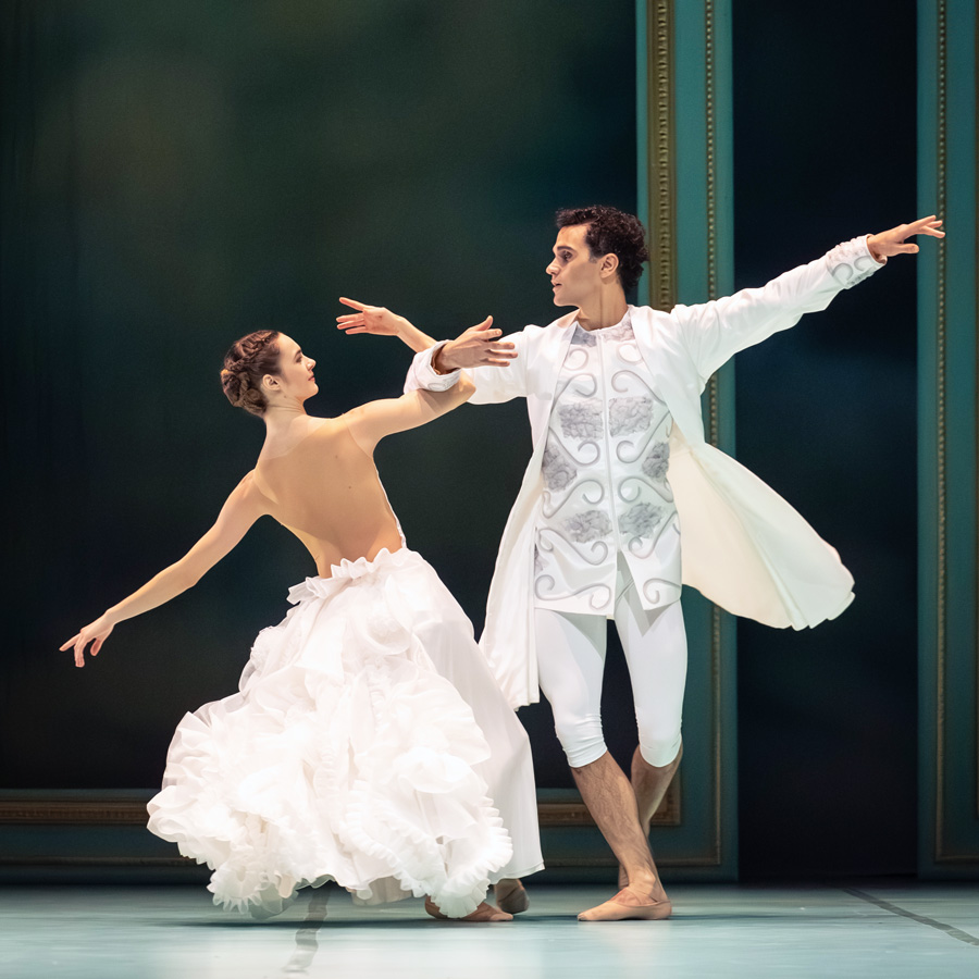 Elena Bottaro (Marie Antoinette), Andrés Garcia Torres (Ludwig XVI.) © Ashley Taylor Elena Bottaro (Marie Antoinette), Andrés Garcia Torres (Ludwig XVI.) © Ashley Taylor