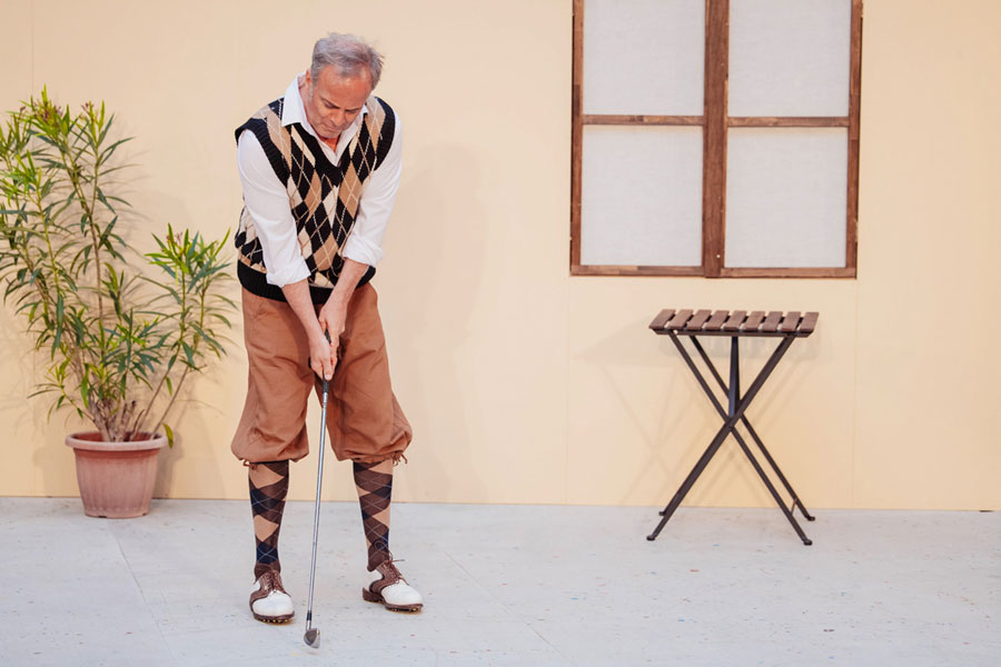 Felix Kurmayer  als flotter Golfer Graf von Albafiorita © Fabian Steppan