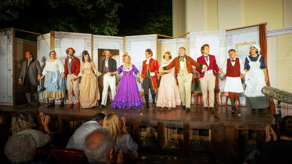 Ensemble Theatersommer Mauer (Foto aus Theater Sommer Parndorf) © Andreas Hafenscher