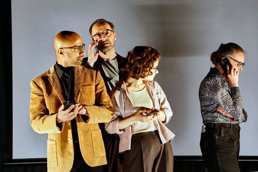 Murali Perumal, Christoph Schüchner, Lavinia Nowak, Gerti Drassl © Marcel Urlaub / Volkstheater 