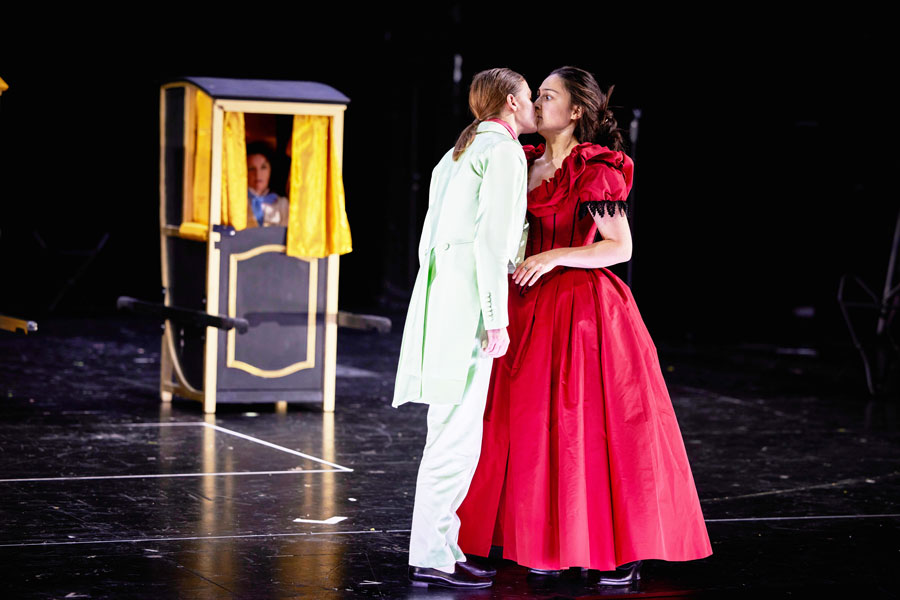 Birgit Unterweger, Lavinia Nowak, Irem Gökçen © Marcel Urlaub/Volkstheater 