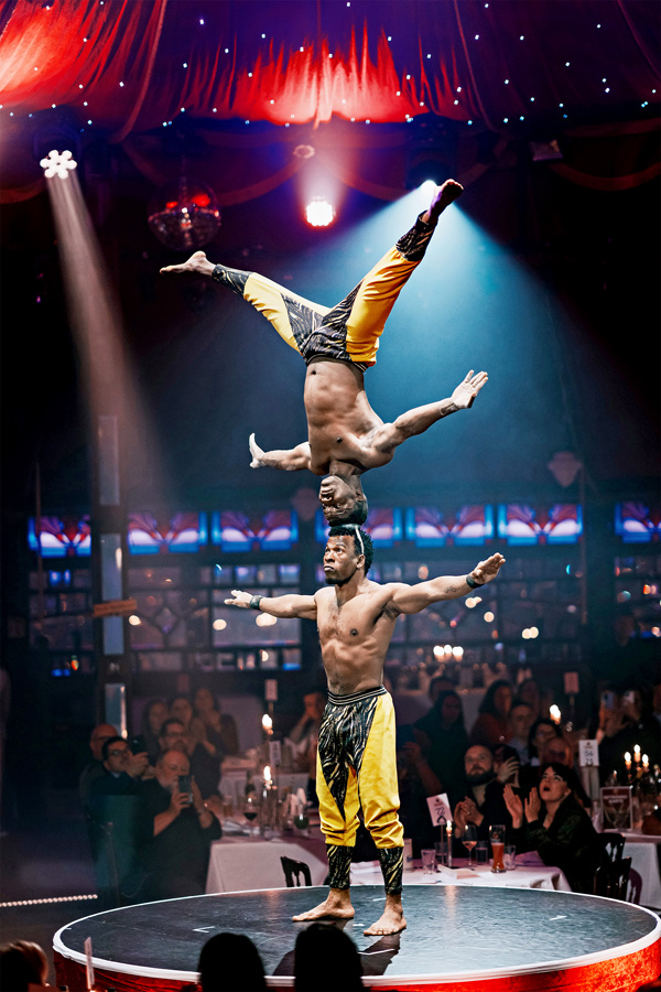 Mohammed Brothers, Hand auf Hand © Palazzo Mohammed Brothers, Hand auf Hand © Palazzo