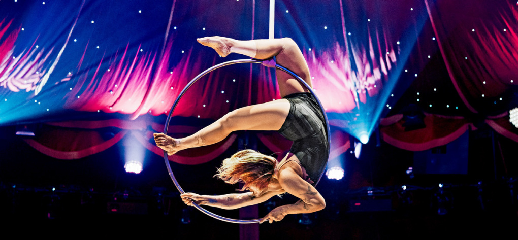 Manda Rydman, die „Meerjungfrau am Luftring“ © Palazzo Manda Rydman, die „Meerjungfrau am Luftring“ © Palazzo