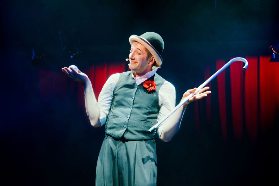 Aaron Dewitz, Jongleur © Palazzo Aaron Dewitz, Jongleur © Palazzo