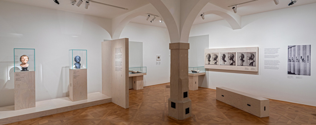 Ausstellungsansicht "Franz Xaver Messerschmidt. Mehr als Charakterköpfe", Unteres Belvedere  